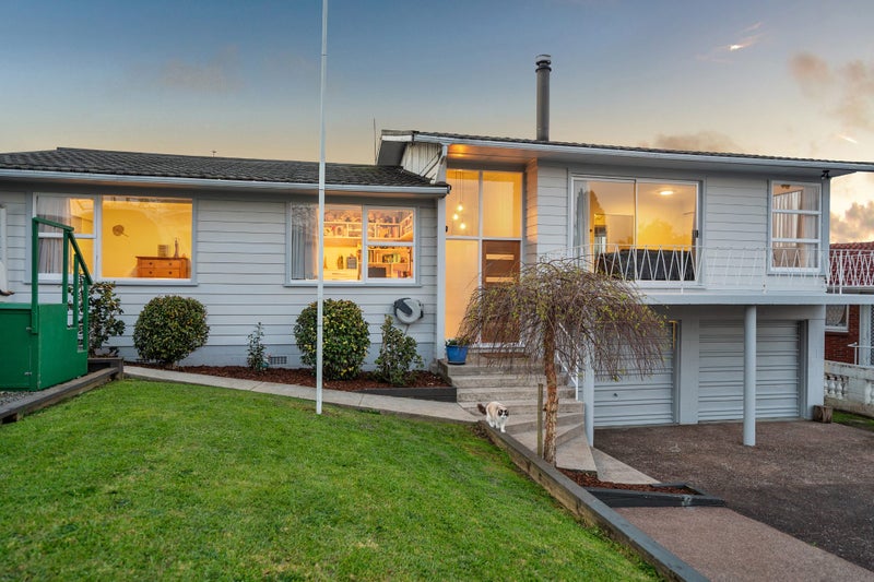 48 Marlborough Avenue, Glenfield, Auckland - Carousel 1