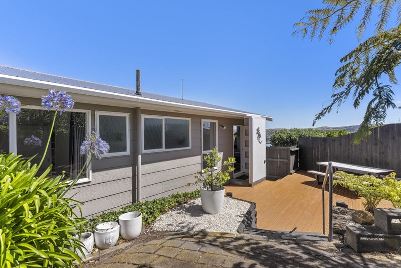 9B Colchester Crescent, Newlands, Wellington - Carousel 1