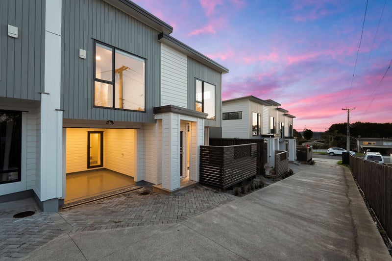 8C Neptune Avenue, Beach Haven, Auckland - Carousel 2
