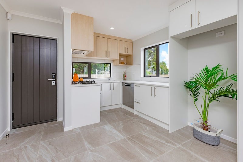 17c Brightwell Street, Pahurehure, Papakura, Auckland - Carousel 1