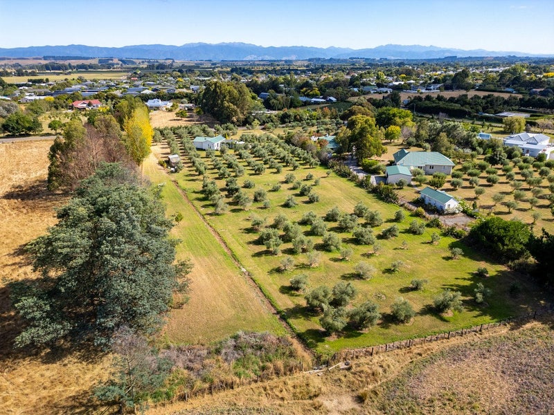 7 Hawkins Drive, Martinborough, Martinborough - Carousel 1