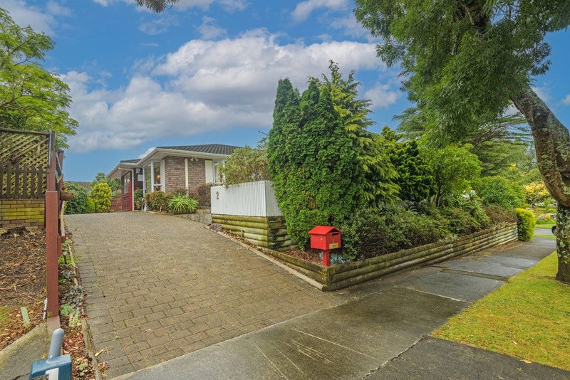 2 Hillgrove Place, Fitzherbert, Palmerston North - Carousel 23
