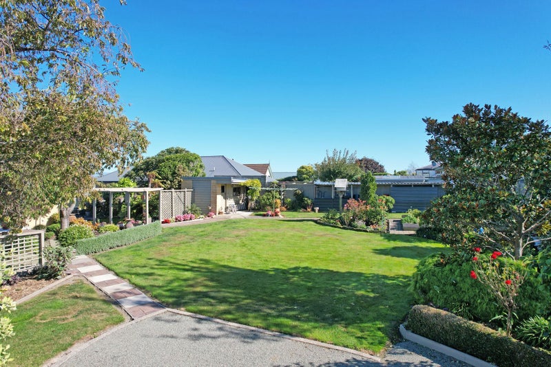 11 Leven Street, South Hill, Oamaru - Carousel 31