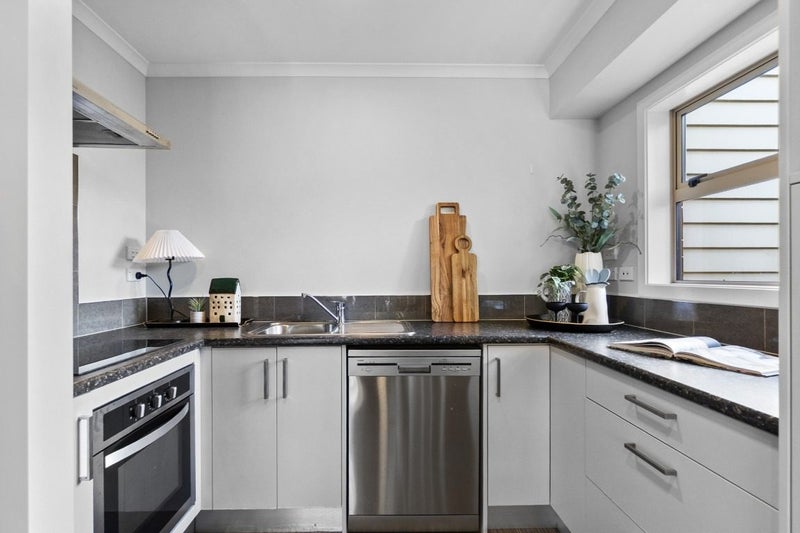 2/52 Cook Street, Hamilton East, Hamilton - Carousel 2