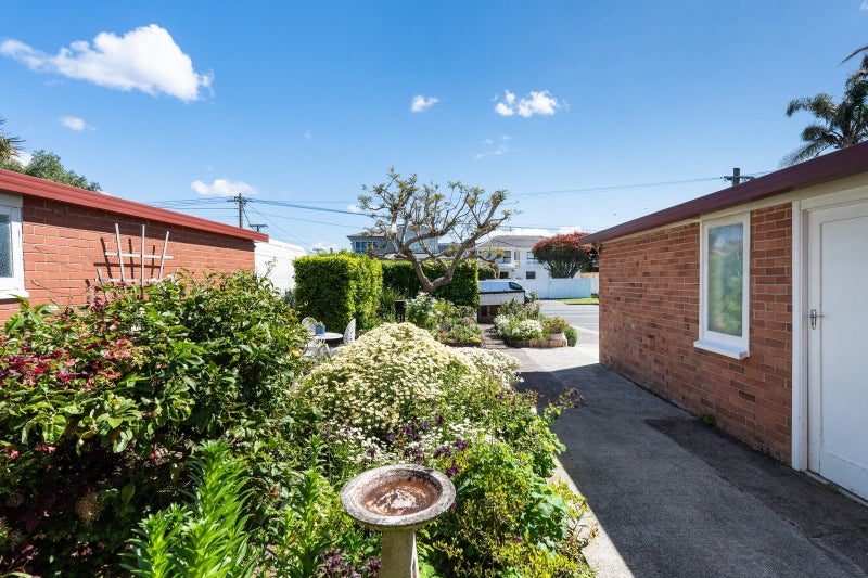 3/64 Seacliffe Avenue, Belmont, Auckland - Carousel 17