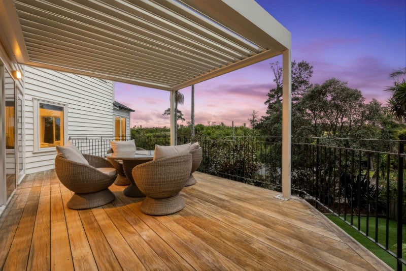 13 Emerald Way, Rosedale, Auckland - Carousel 2