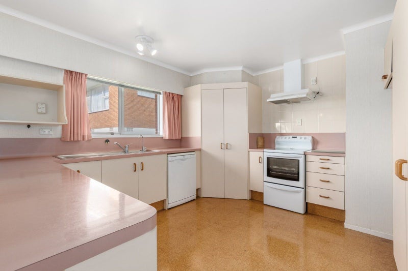 4 Carol Place, Otumoetai, Tauranga - Carousel 2