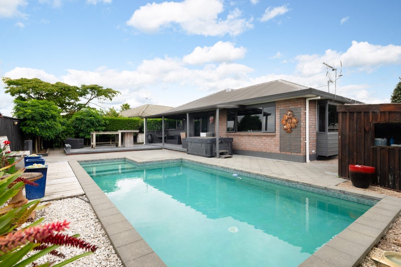 9 Drake Place, Fairview Downs, Hamilton - Carousel 1