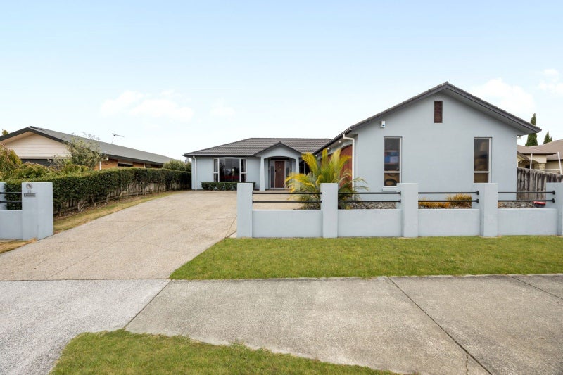 13 Palliser Drive, Huntington, Hamilton - Carousel 1