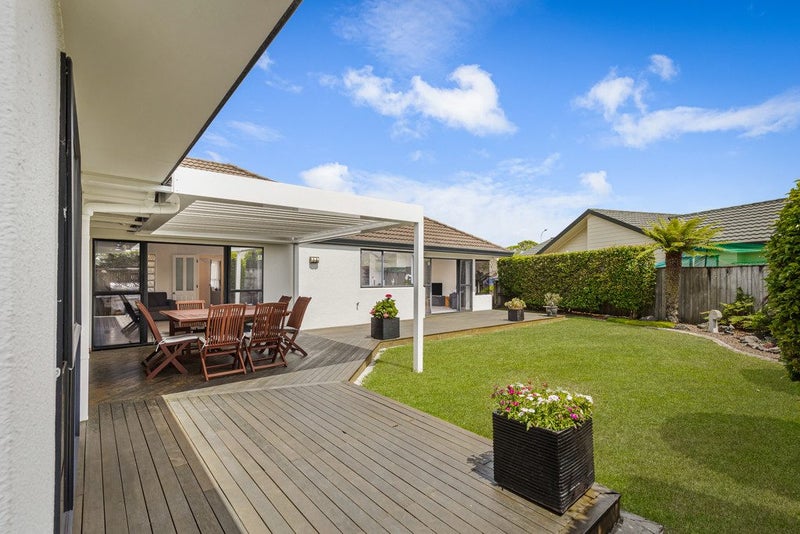 25 Suncrest Drive, West Harbour, Auckland - Carousel 2
