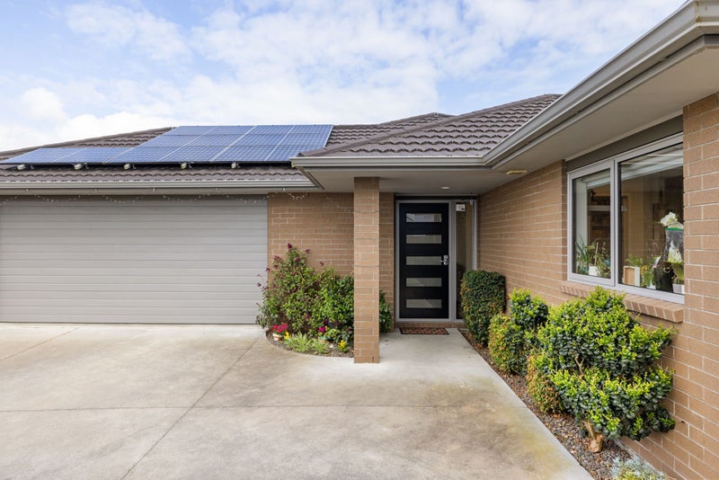 48 Sylvester Crescent, Flagstaff, Hamilton - Carousel 1