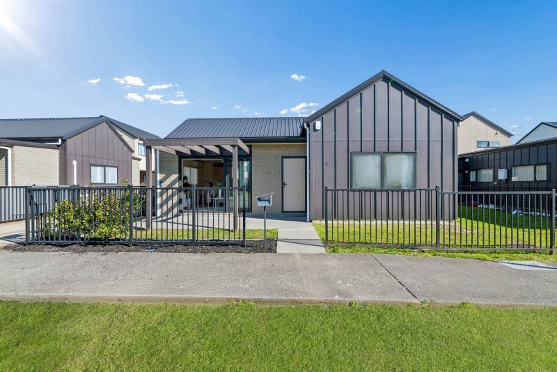 71 Black Beech Crescent, Takanini, Auckland - Carousel 1