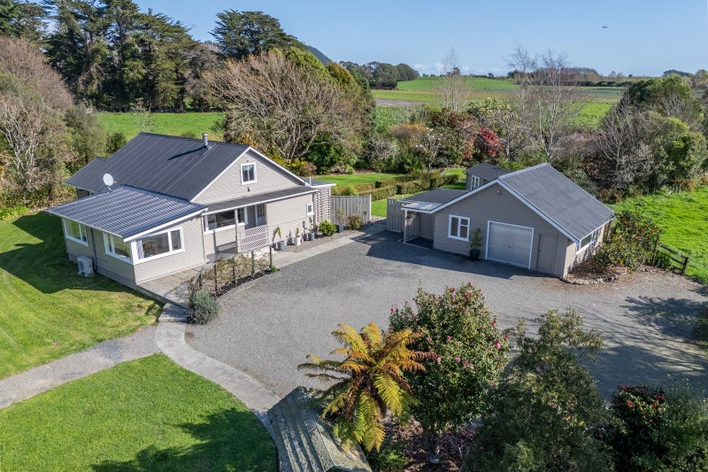 15 Gleeson Road, Levin - Carousel 2