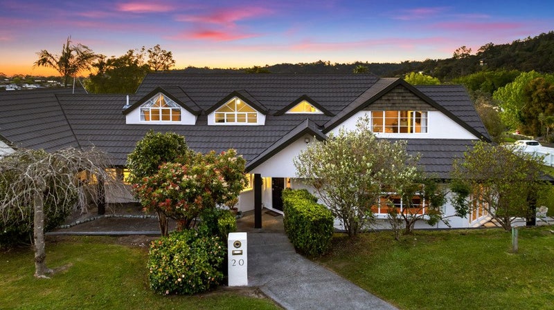 20 Chedworth Drive, Glenfield, Auckland - Carousel 1
