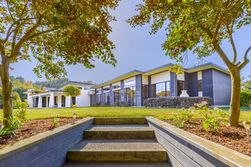 80 Kent Terrace, Taradale, Napier - Carousel 1