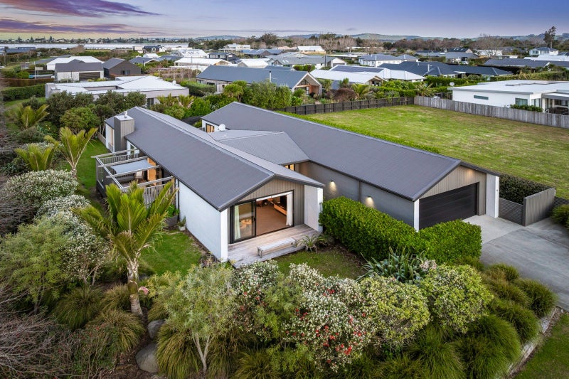 6 Sandpiper Avenue, Point Wells - Carousel 1
