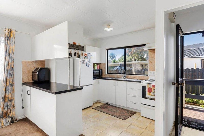 8 Zurich Place, Weymouth, Auckland - Carousel 2