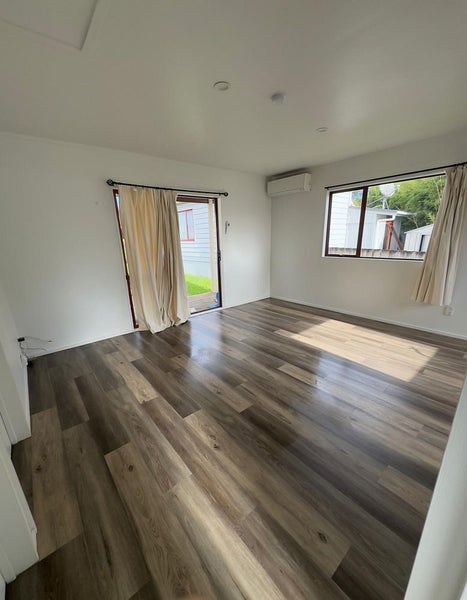 109 Seymour Road, Sunnyvale, Auckland - Carousel 2