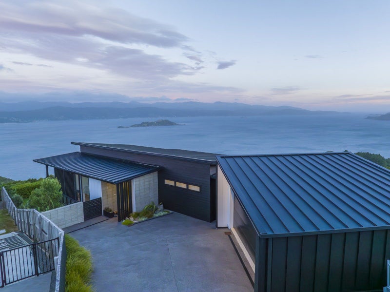 7 Promontory Crescent, Newlands, Wellington - Carousel 1
