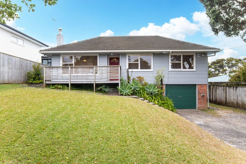 32 Taupo Street, Green Bay, Auckland - Carousel 1