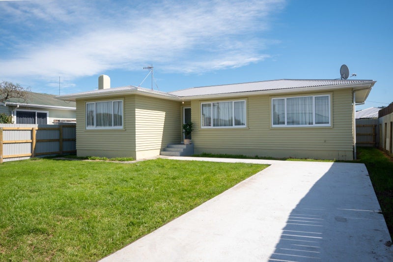 21 Holyrood Street, Taradale, Napier - Carousel 12