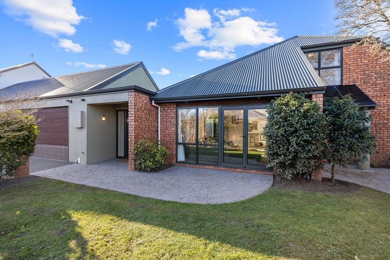 2 Royal Elm Lane, Bryndwr, Christchurch - Carousel 1