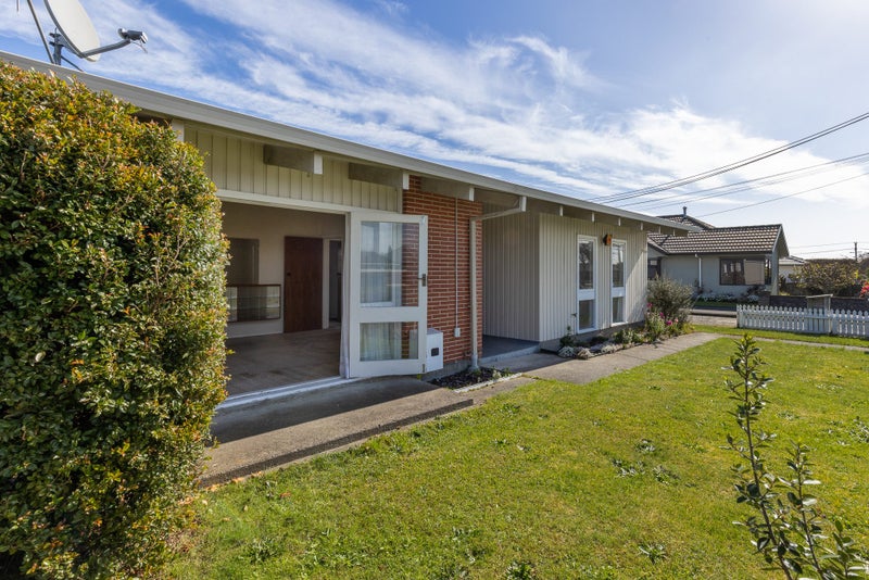 556 Queen Street East, Levin - Carousel 2