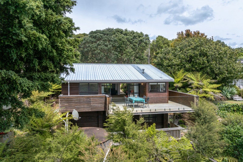 31 Causeway Road, Surfdale, Waiheke Island - Carousel 1