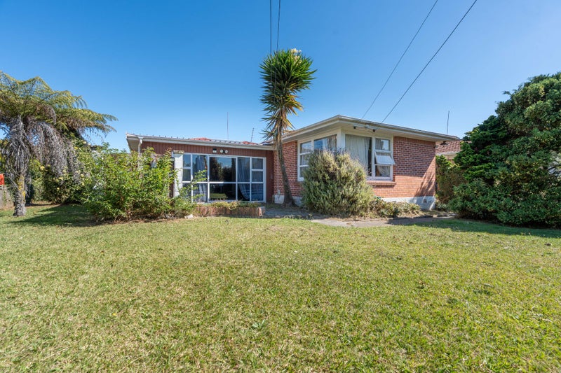 34 Fenwick Crescent, Hillcrest, Hamilton - Carousel 1
