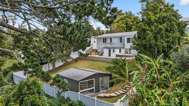17 Lysander Crescent, Beach Haven, Auckland - Carousel 1