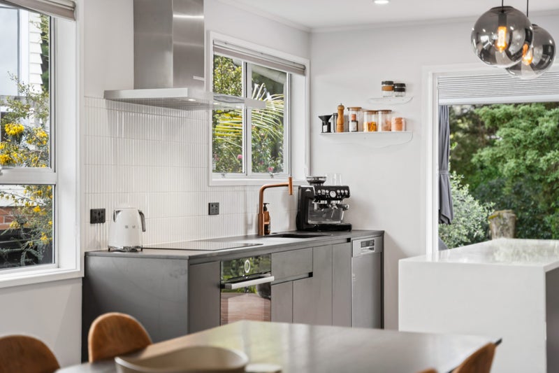 28 Castleton Street, Birkdale, Auckland - Carousel 2