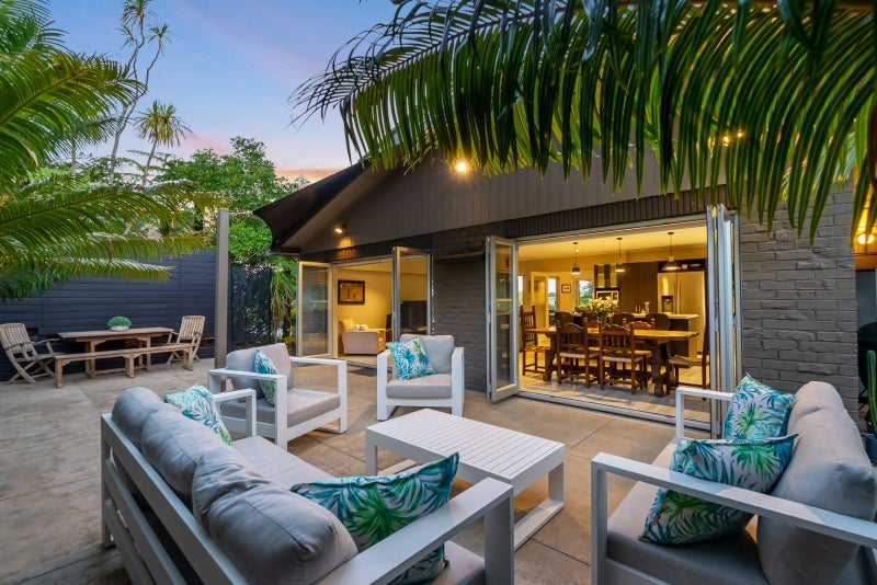 38 Braemar Road, Castor Bay, Auckland - Carousel 2