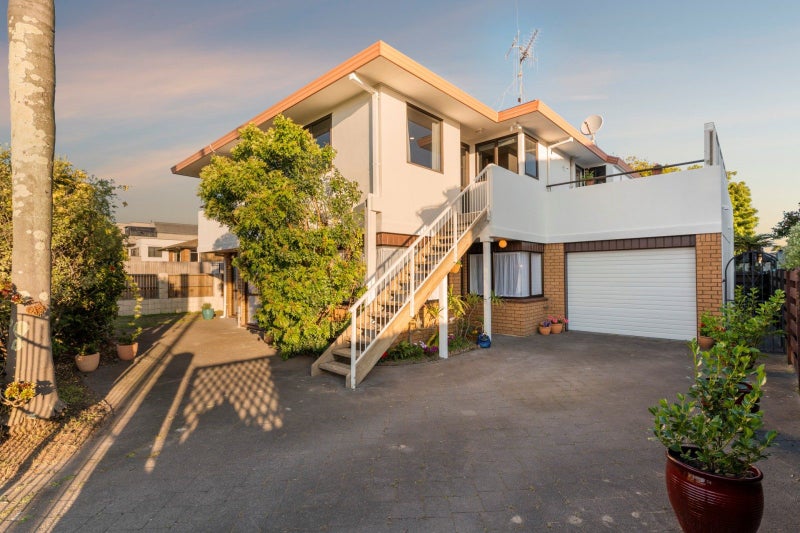 1 Sutherland Avenue, Mount Maunganui, Mount Maunganui - Carousel 1
