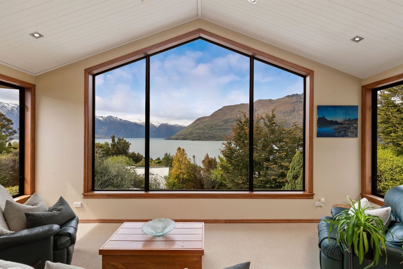 9 Evergreen Place, Sunshine Bay, Queenstown - Carousel 24