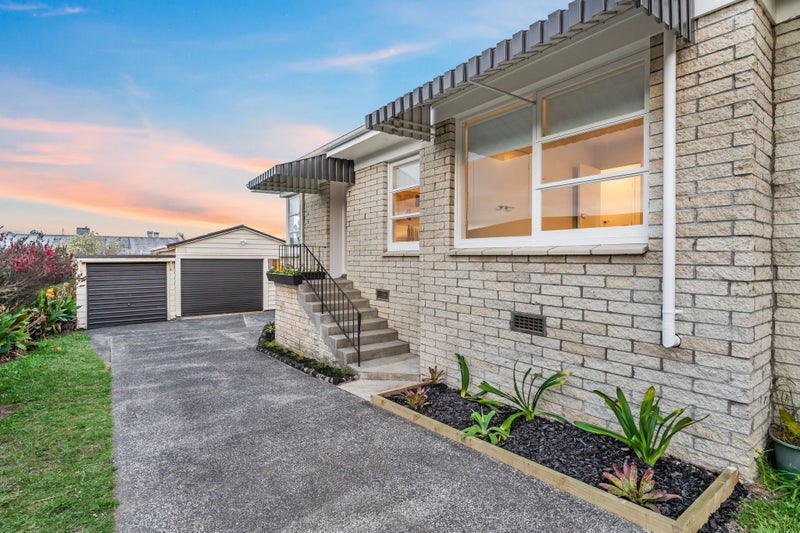 2/15 Woodall Place, Glenfield, North Shore City, Auckland - Carousel 1
