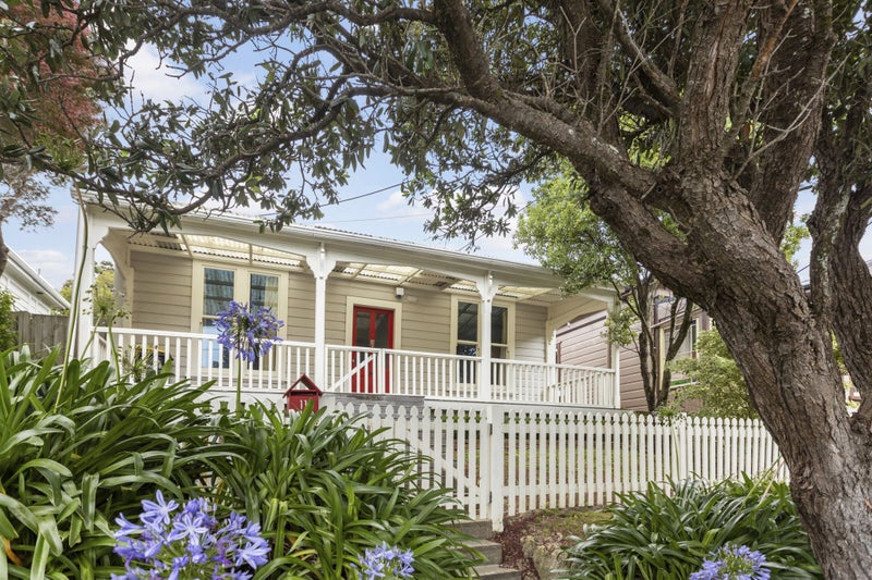 11 Danube Street, Island Bay, Wellington - Carousel 1