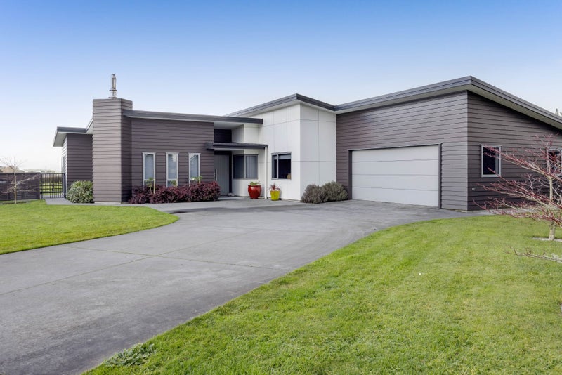 7 Mercade Close, Stratford - Carousel 1