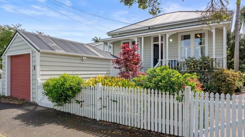 13 William Bond Street, Stanley Point, Auckland - Carousel 1