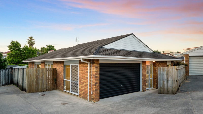 4/15 Edendale Road, Somerville, Manukau - Carousel 1