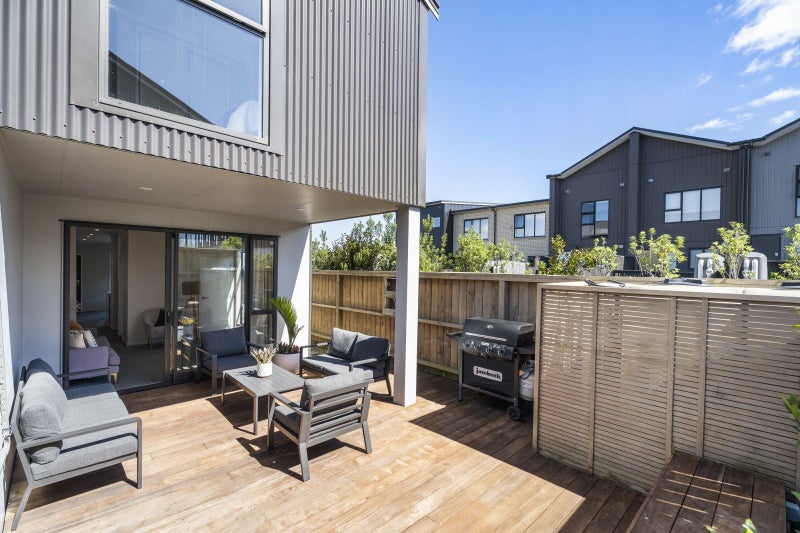 31 Pukewhero Rise, Westgate, Auckland - Carousel 1