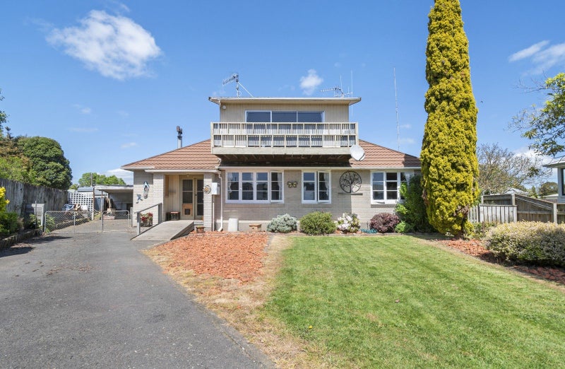 30 Lower High Street, Marton - Carousel 1