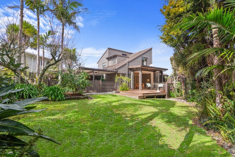 33 Woodlands Crescent, Browns Bay, Auckland - Carousel 1