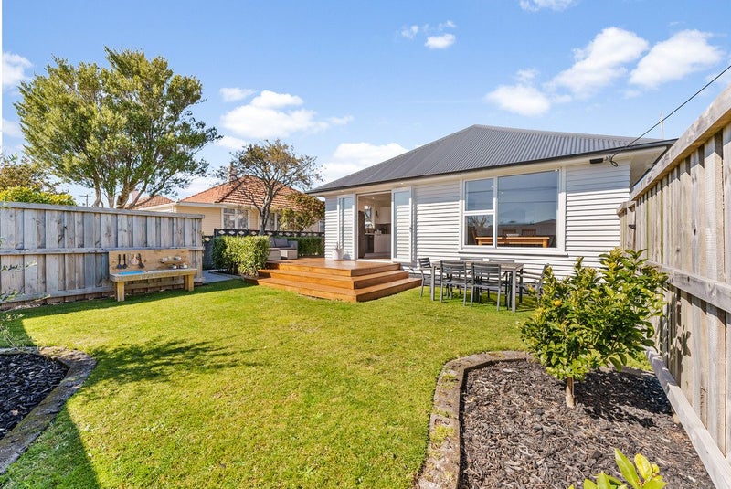 6 Union Street, Merrilands, New Plymouth - Carousel 1