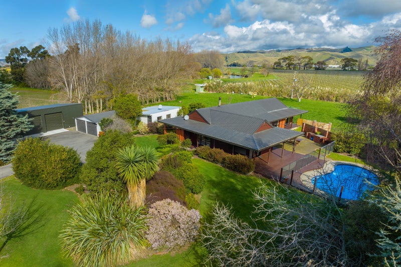516 Dillons Point Road, Blenheim - Carousel 1