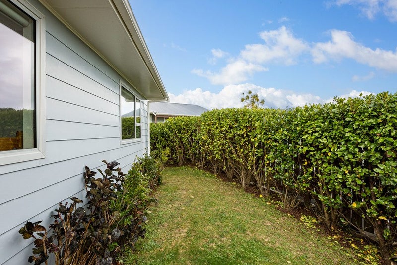 12 Mossburn Grove, Kelson, Lower Hutt - Carousel 21