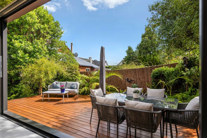 3/3 Marie Ave, Red Beach, Whangaparāoa - Carousel 1