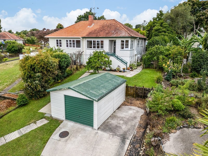 24 Plunket Terrace, Hamilton East, Hamilton - Carousel 1