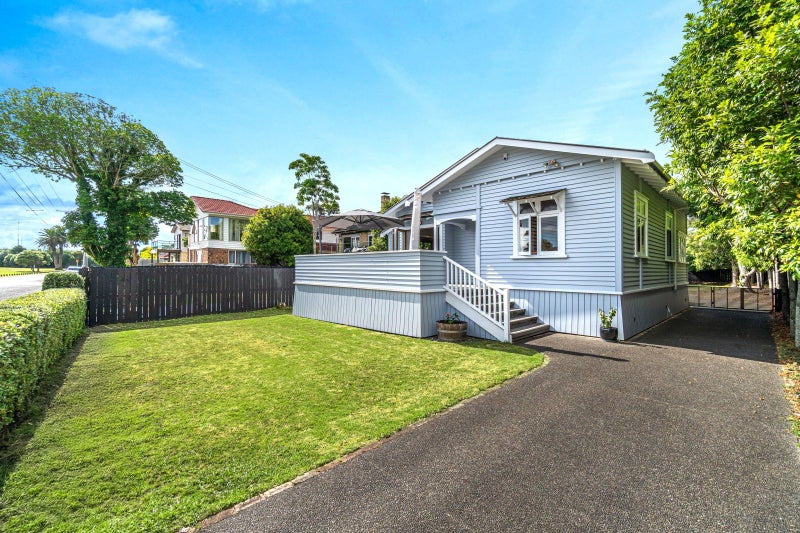 6 Waterfront Road, Mangere Bridge, Auckland - Carousel 1