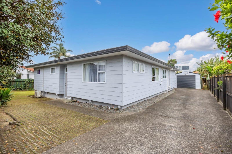 43A Graham Avenue, Te Atatu Peninsula, Auckland - Carousel 1