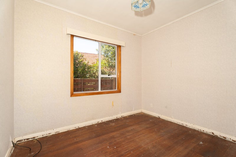 8 Hindmarsh Street, Johnsonville, Wellington - Carousel 13